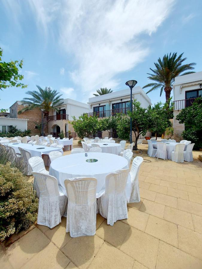Golden Palms Guest House & Cafe 法马古斯塔 外观 照片