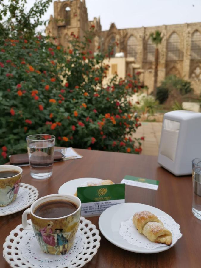Golden Palms Guest House & Cafe 法马古斯塔 外观 照片