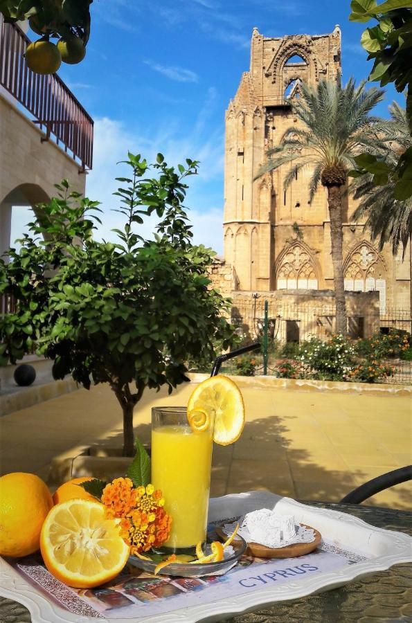 Golden Palms Guest House & Cafe 法马古斯塔 外观 照片