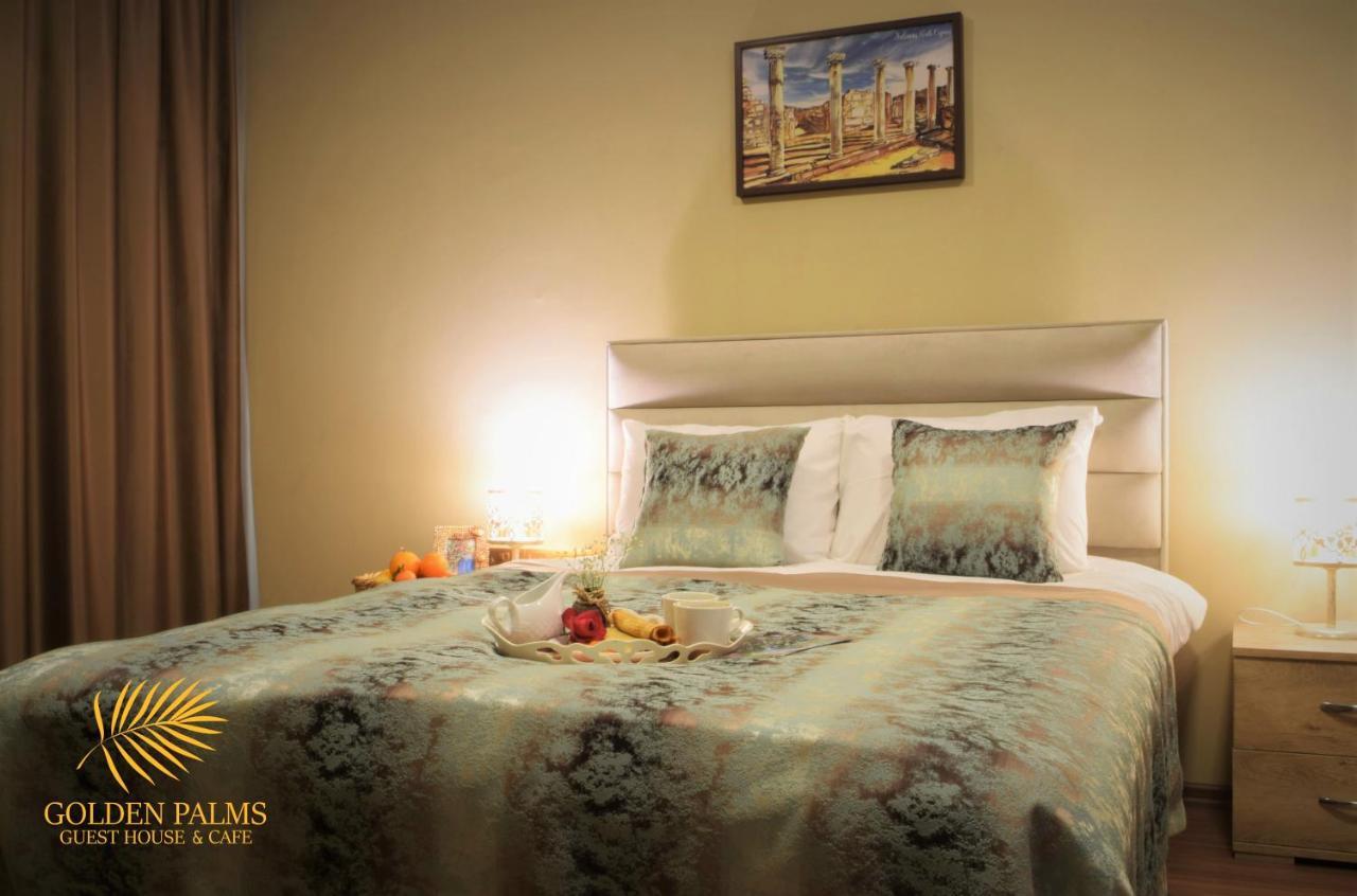 Golden Palms Guest House & Cafe 法马古斯塔 外观 照片