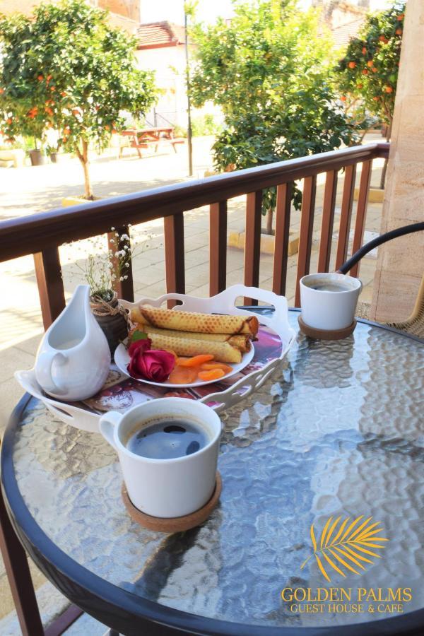 Golden Palms Guest House & Cafe 法马古斯塔 外观 照片